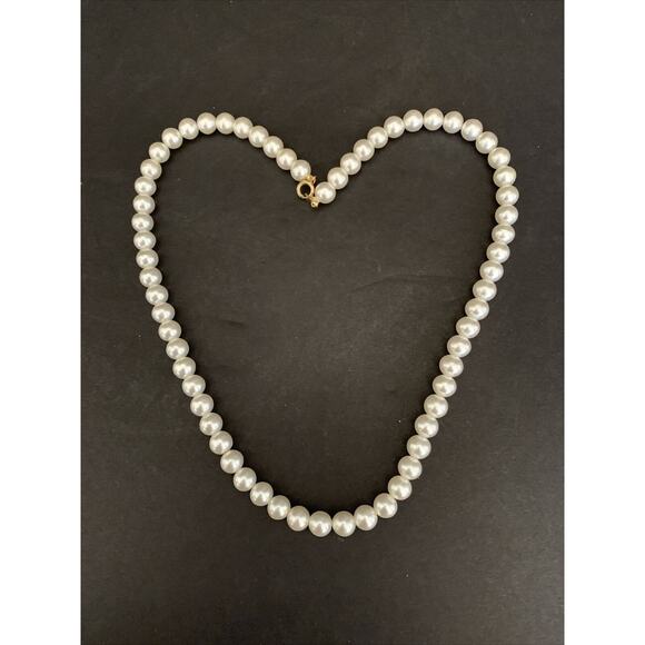 Vintage Costume Jewelry Faux Pearl Necklace 19" with Clasp Nice Quality - Picture 5 of 8
